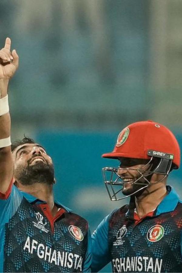 নিলামে কেকেআর দলে নেওয়ার জন্য ঝাঁপাতে পারে আজ়মতুল্লাহ ওমরজাইকে। আফগানিস্তানের ক্রিকেটেও তেমন বড় নাম নন ২৩ বছরের অলরাউন্ডার। দেশের হয়ে খেলেছেন ২২টি এক দিনের এবং ২৪টি টি-টোয়েন্টি ম্যাচ।