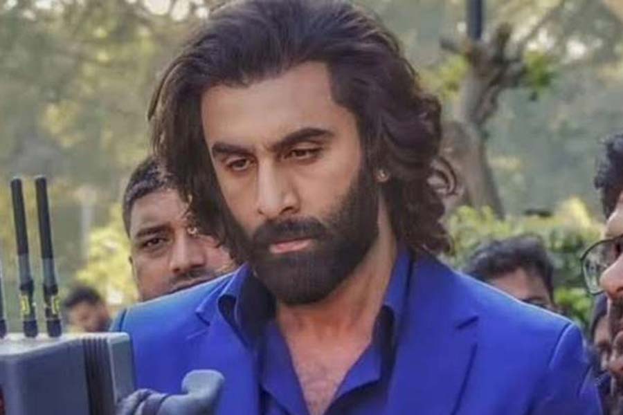 বলিপাড়া সূত্রে খবর, ‘অ্যানিম্যাল’ ছবিতে মুখ্যচরিত্রে অভিনয় করে ৭০ কোটি টাকা উপার্জন করেছেন রণবীর। 