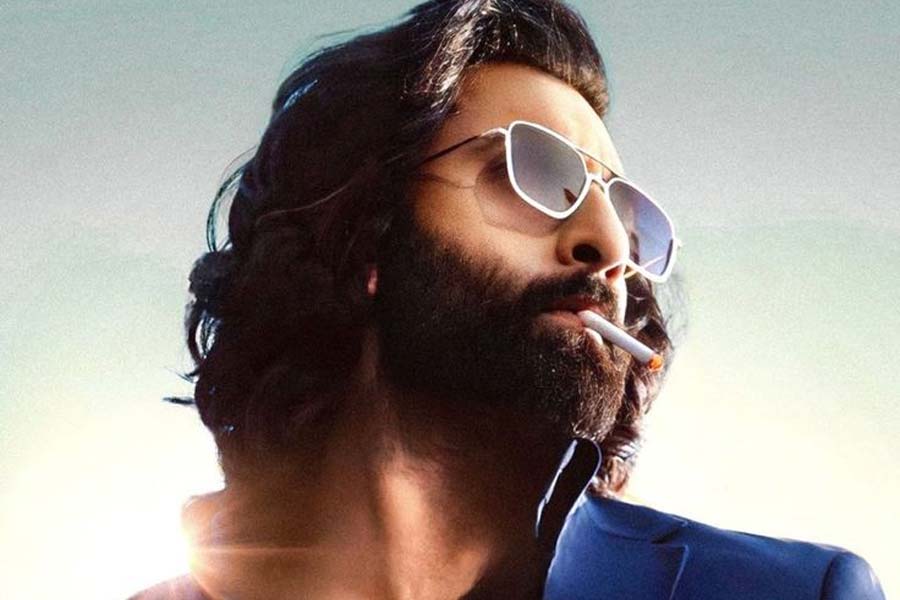 তবে অক্টোবর মাসে কানাঘুষো শোনা যায়, ‘অ্যানিম্যাল’ ছবিতে অভিনয়ের জন্য কম পারিশ্রমিক আদায় করতে পেরেছেন রণবীর। ৭০ কোটি টাকা নয়, বরং এই ছবিতে অভিনয়ের জন্য ৩৫ কোটি টাকা আয় করেছেন তিনি।