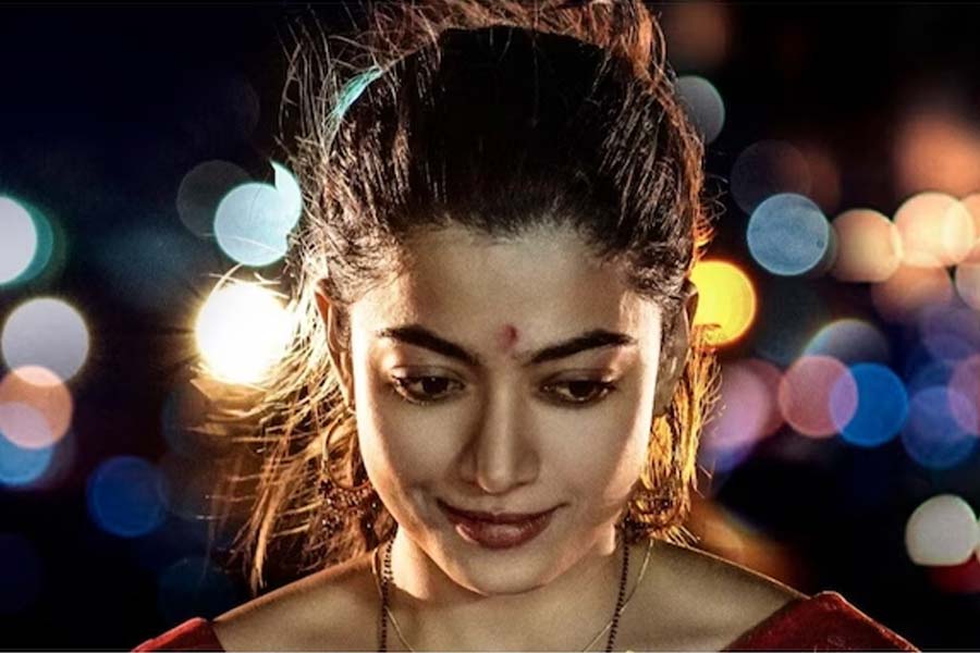 ‘অ্যানিম্যাল’ ছবিতে রণবীরের বিপরীতে জুটি বেঁধে অভিনয় করেছেন দক্ষিণী ফিল্ম জগতের জনপ্রিয় অভিনেত্রী রশ্মিকা মন্দনা। 