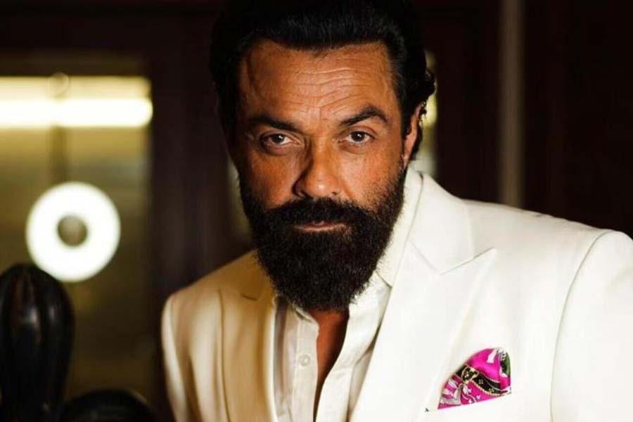 বলিপাড়া সূত্রে খবর, ‘অ্যানিম্যাল’ ছবিতে অভিনয় করে ববি যত পারিশ্রমিক পেয়েছেন তার চেয়ে রণবীরের পারিশ্রমিক ১৪ গুণ বেশি। এই ছবিতে অভিনয় করে ৪ থেকে ৫ কোটি টাকা উপার্জন করেছেন ববি।