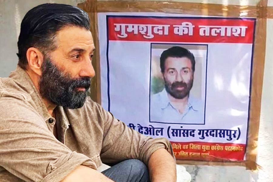 Actor Sunny Deol\\\\\\\'s Missing Posters appear in Pathankot