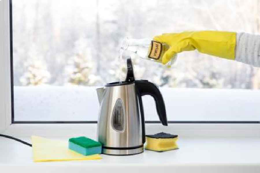 Easy tips to clean electric kettle at home.