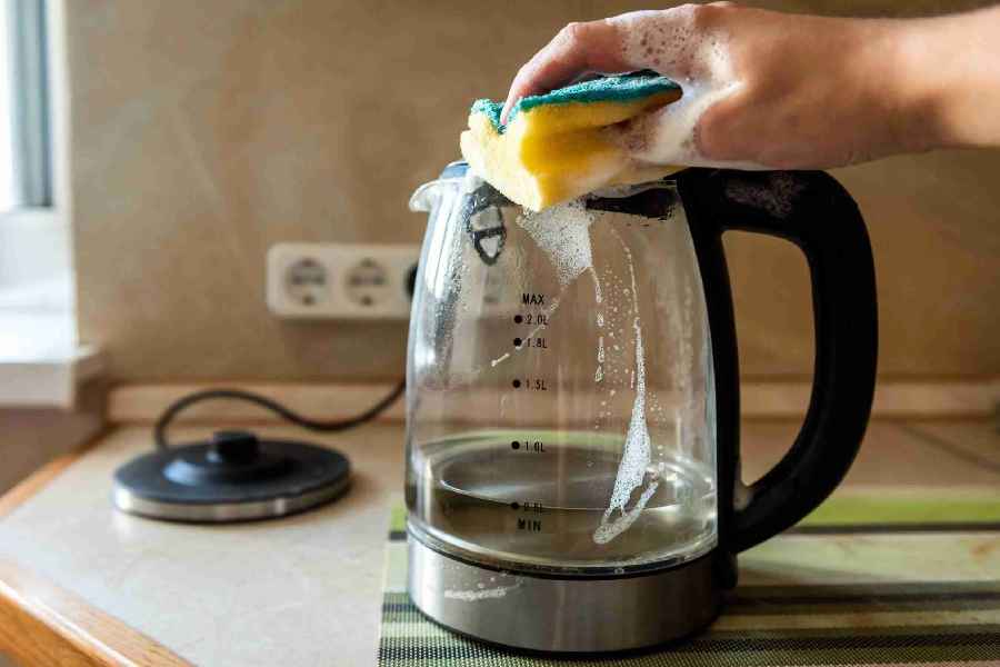 Easy tips to clean electric kettle at home.