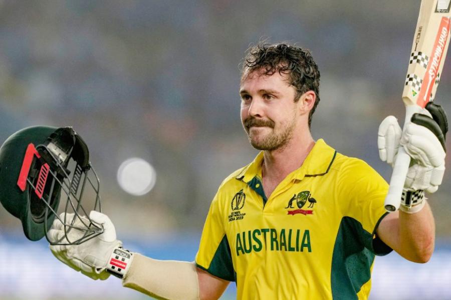 প্রথম বিভাগে যেমন রয়েছেন ব্যাটারেরা। দেশের হয়ে খেলা দামি ক্রিকেটারেরা মূলত এই বিভাগে রয়েছেন। হ্যারি ব্রুক, ট্রেভিস হেড, করুণ নায়ারদের মতো ক্রিকেটারদের রাখা হয়েছে এই বিভাগে।