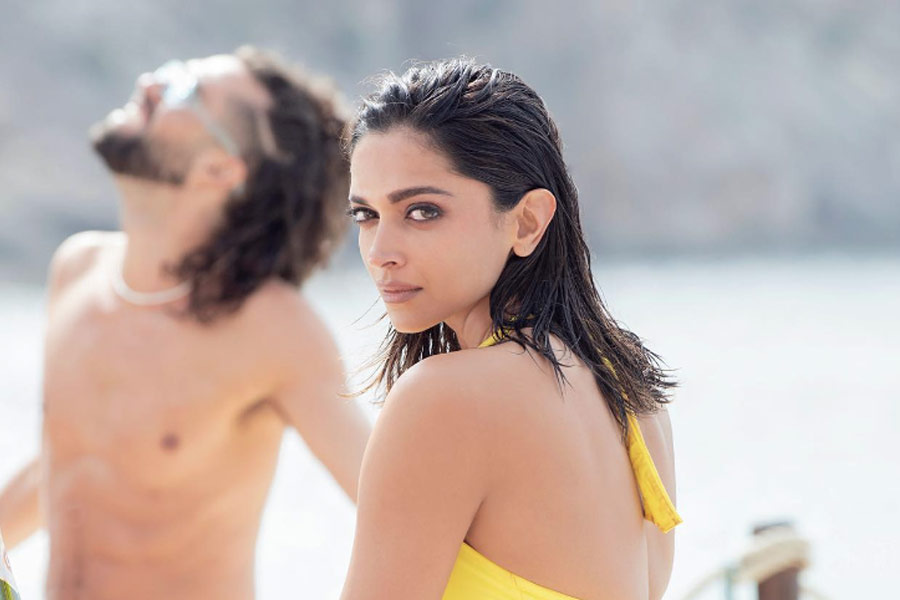 Meet the richest bollywood actress in the film industry Aishwarya Rai Bachchan and know about her net worth