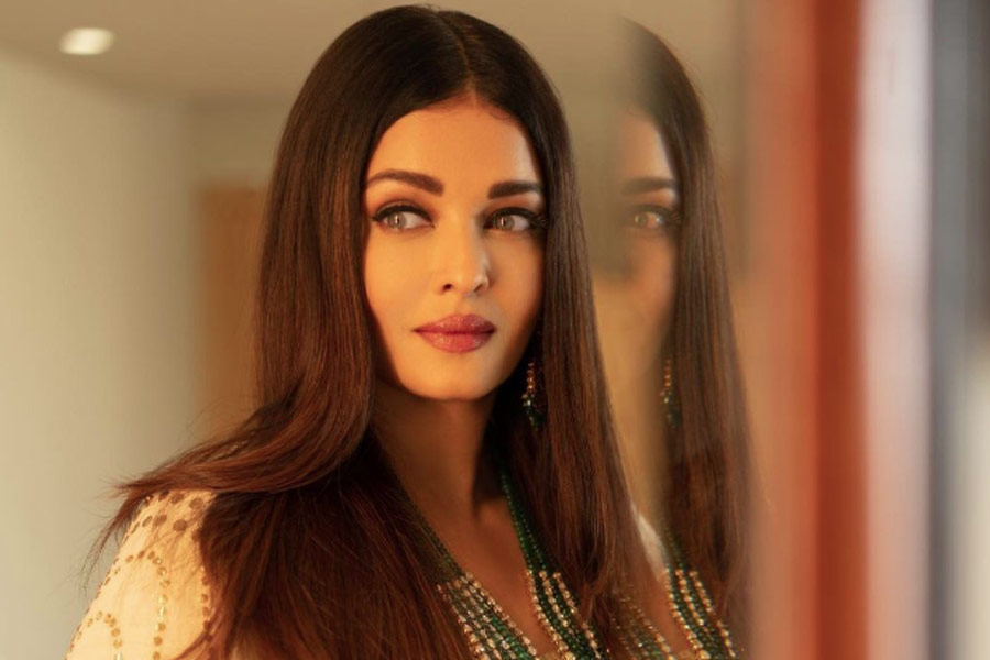 Meet the richest bollywood actress in the film industry Aishwarya Rai Bachchan and know about her net worth