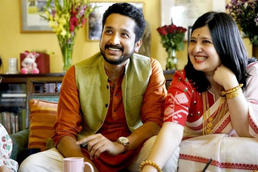 এই মুহূর্তে শহরেই থাকবেন পরমব্রত। ২৪ ডিসেম্বর ইন্ডাস্ট্রির বন্ধুবান্ধব নিয়ে একটি রিসেপশন অনুষ্ঠানের আয়োজন করেছেন পরমব্রত এবং পিয়া। 