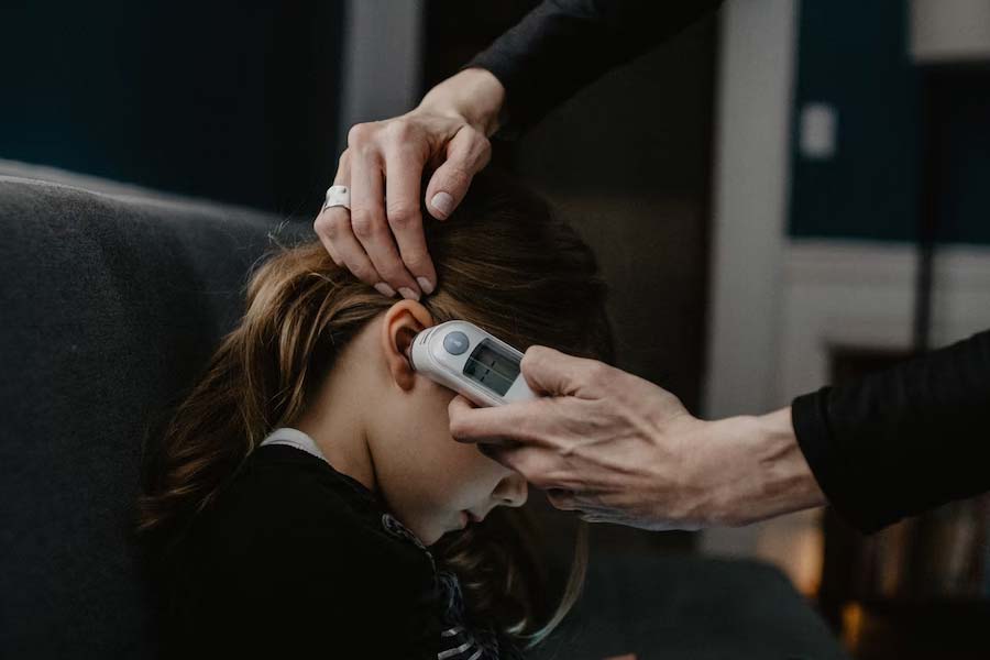 স্বাস্থ্য আধিকারিকদের অনুমান, চিন থেকেই নাকি এই বিশেষ রোগটি ছড়ানোর সম্ভাবনা রয়েছে। চিনের পর আমেরিকার ওহায়োয় ত্রাস ছড়াচ্ছে এই রহস্যজনক রোগ। নিউমোনিয়ার লক্ষণের সঙ্গে এই রোগের সাদৃশ্য রয়েছে বলে একে অনেকে ‘রহস্যজনক নিউমোনিয়া’ বলেও উল্লেখ করেছেন।