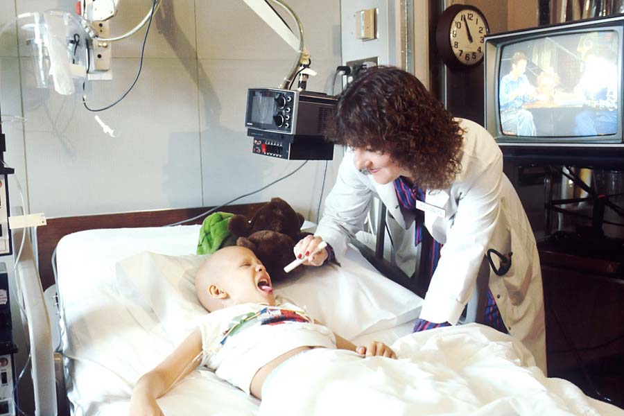 আমেরিকার ‘সেন্টার ফর ডিজ়িজ় কন্ট্রোল অ্যান্ড প্রিভেনশন’-এর তরফে জানানো হয়েছে ‘হোয়াইট লাং সিন্ড্রোম’ রোগের প্যাথোজেন কোনও নতুন ভাইরাস বা ব্যাকটেরিয়া নয়। চিন, ডেনমার্ক, আমেরিকা এবং নেদারল্যান্ডস-সহ একাধিক দেশে এখন নতুন ‘আতঙ্ক’ এই রোগ। 