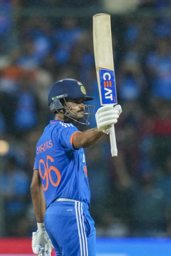 অন্য দিকে শ্রেয়স আয়ার গত বছর চোটের জন্য আইপিএলে খেলেননি। কিন্তু বিশ্বকাপে তিনি যথেষ্ট সফল। আইপিএল ম্যাচে থাকছেন কেকেআর শিবিরেই। তবে জল্পনার সূত্রপাত অধিনায়ক নির্বাচন নিয়ে। নীতীশ না শ্রেয়স, কার মাথায় উঠছে অধিনায়কের খেতাব, বিস্তর কথা উঠছে তাই নিয়ে।