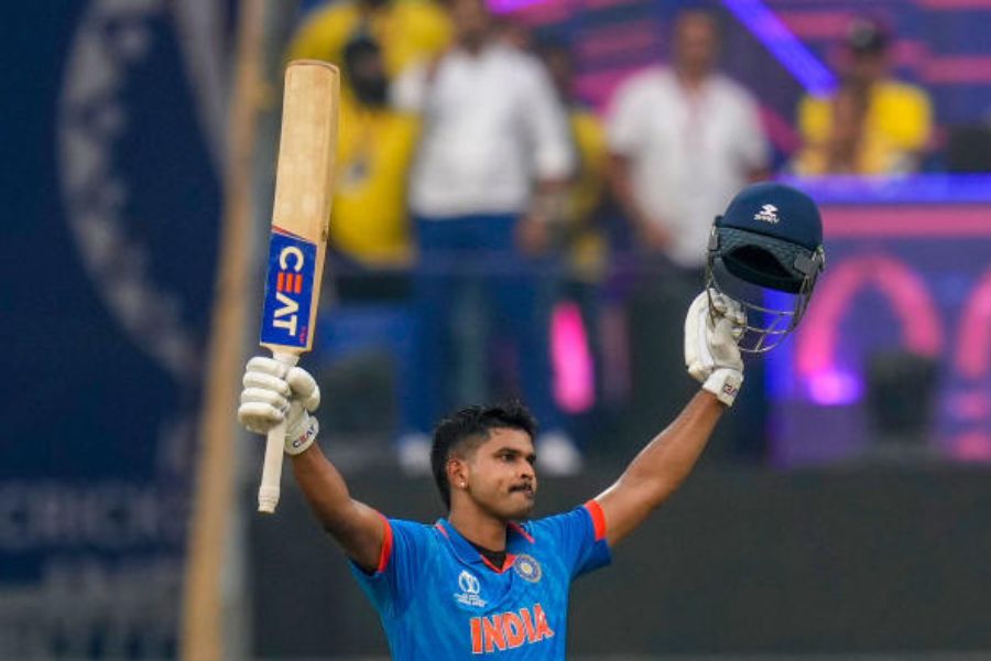 এটা উপেক্ষা করা কঠিন কেকেআর শিবিরের পক্ষে। তা ছাড়া দিল্লি ঋষভ পন্থকে অধিনায়ক করাতেই কিছুটা অভিমানে দল ছেড়েছিলেন সিনিয়র শ্রেয়স। দেশের অন্যতম সেরা ব্যাটারকে ১২ কোটি ২৫ লাখ টাকায় কিনে নিয়েছিল কেকেআর।