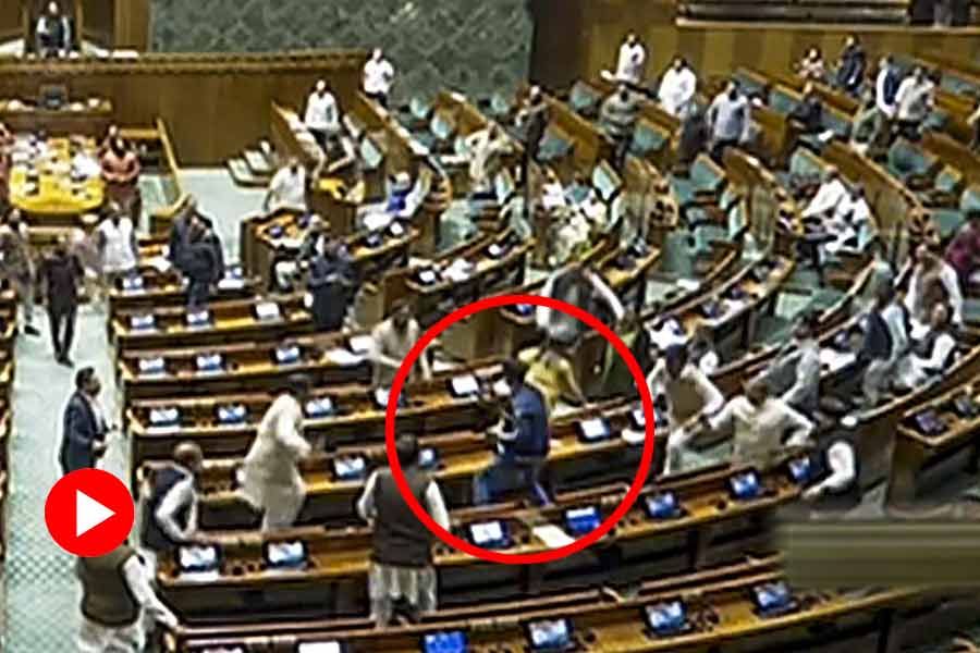 Video of what exactly happened in Lok Sabha when two persons entered and spread smoke
