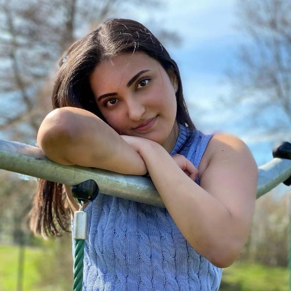 সাম্প্রতিক কালে সমাজমাধ্যমে যে কোনও স্বল্পদৈর্ঘ্যের ভিডিয়ো পোস্ট করা হলে তার নেপথ্যে অধিকাংশ সময় ‘জামাল কুদু’ গানটিই শোনা যাচ্ছে। এই গানের তালে পা মেলাচ্ছেন শ্রোতাদের অধিকাংশ। ‘অ্যানিম্যাল’ ছবিতে ‘জামাল কুদু’ গানের দৃশ্যে অভিনয় করতে দেখা গিয়েছে তানাজ় ডাভুডিকে।