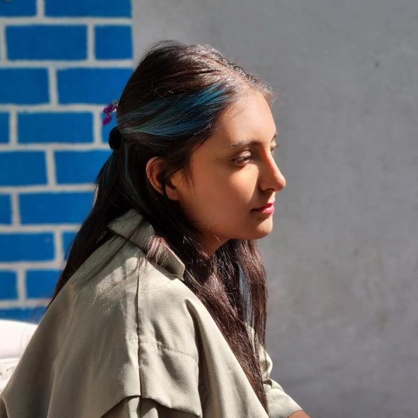 ২০১৪ সাল থেকে ২০১৭ সাল পর্যন্ত টানা তিন বছর ফ্যাশন নিয়ে কলেজে পড়াশোনা করেন তানাজ়। ফ্যাশন নিয়ে স্নাতক স্তরের পড়াশোনা শেষ করার পর একটি চাকরিও শুরু করেন তিনি।