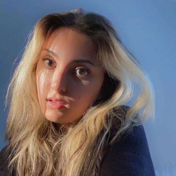 বলিউডে কেরিয়ার গড়বেন বলে মুম্বইয়ে গিয়ে নাচের প্রশিক্ষণ নেন তানাজ়। নিজের সমাজমাধ্যমেও বলিউডি গানের সঙ্গে নাচের ভিডিয়ো পোস্ট করেন তিনি।