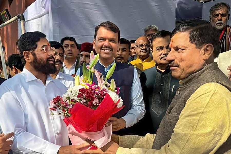 শৈশব অনটনের মধ্যে দিয়েই কেটেছে মধ্যপ্রদেশের নবনির্বাচিত মুখ্যমন্ত্রী মোহনের। তাঁর বাবা পুনমচাঁদ যাদব একটি কারখানায় কাজ করতেন। বড় সংসার। ফলে আর্থিক অনটনও ছিল। 