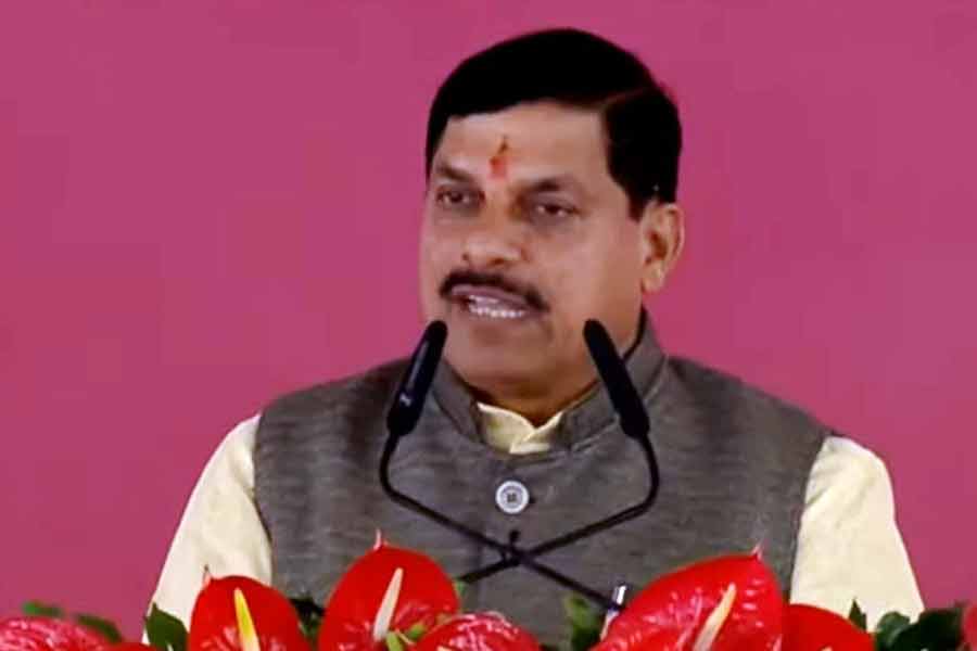 মোহনের বাবা দৈনিক ভাস্কর-কে বলেন, “ছোটবেলা থেকেই খুব কর্মঠ স্বভাবের ছেলে মোহন। পড়াশোনার পাশাপাশি চাষের কাজও করত। লেখাপড়ায় খুব ভাল ছিল। তাই শালিগরাম নামে এক শিক্ষক মোহনকে নিজের কাছে রেখে পড়াশোনা করান। সেই খরচও বহনও করেন ওই শিক্ষক।”