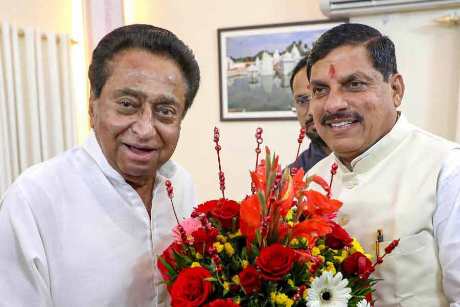 মোহন যাদবরা পাঁচ ভাইবোন। দুই দিদি গ্যারসি এবং কলাবতী। তিন ভাই— নন্দলাল, নারায়ণ এবং মোহন। তাঁদের মধ্যে কনিষ্ঠ মোহন। তিন ভাই উজ্জয়িনীতে আলাদা আলাদা ভাবে থাকেন। মোহনের দুই পুত্র এবং এক কন্যা। পুত্র অভিমন্যু এবং কন্যা আকাঙ্ক্ষা চিকিৎসক। অন্য পুত্র বৈভব এলএলএম করেছেন।