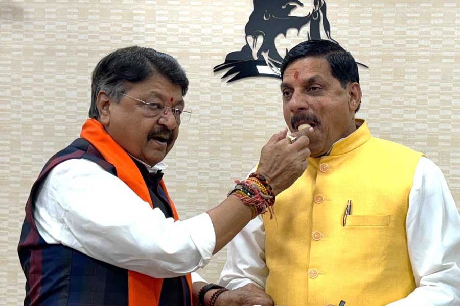 ২০১৩ সালে প্রথম বড় সাফল্যের মুখ দেখার পর আবার সেই সাফল্যের শীর্ষে পৌঁছতে সময় লাগল আরও ১০ বছর। বিধায়ক থেকে একেবারে সরাসরি মুখ্যমন্ত্রীর পদে মোহন। 