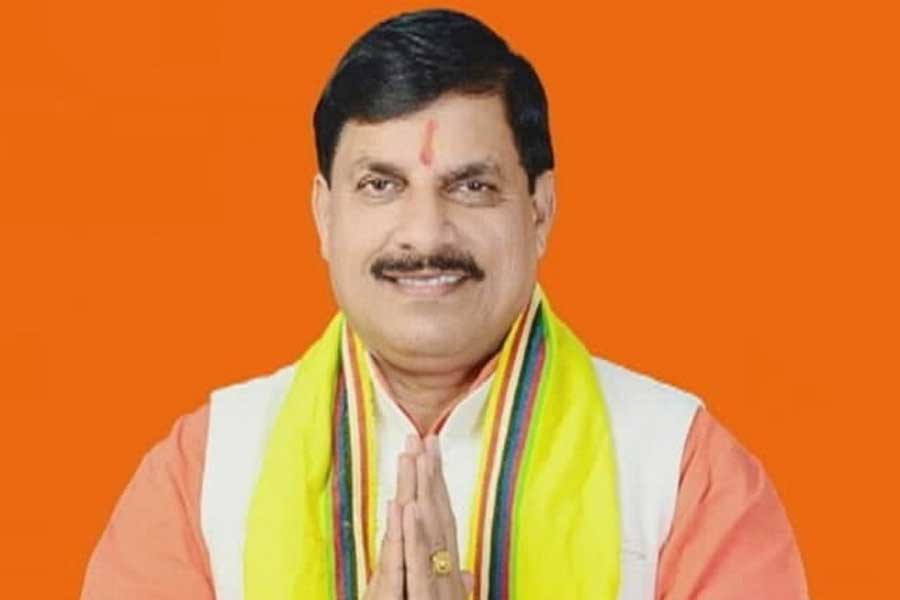 ২০১৩ সালে যখন ভোটে লড়ার সুযোগ পান মোহন যাদব, ভোটের দিন মা লীলাবাই যাদবের আশীর্বাদ নিতে গিয়েছিলেন তিনি। সে দিন তাঁর মা মোহনকে বলেছিলেন, “ভোটে লড়ছ লড়ো। কিন্তু হেরে এসো না।”