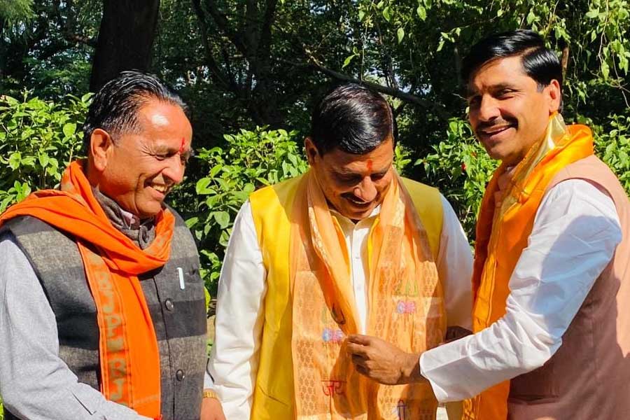 গোপালকৃষ্ণ আরও জানান, মোহন রাষ্ট্রবিজ্ঞান স্নাতকোত্তর করেন। সেই সময় তিনি উজ্জয়িনী উন্নয়ন পর্ষদের প্রধান পদে নিযুক্ত ছিলেন। বয়স বেশি হওয়ার কারণে তিনি রেগুলার কোর্সে পরীক্ষায় বসতে পারেননি। তাই প্রাইভেটে এমএ পাশ করেন।