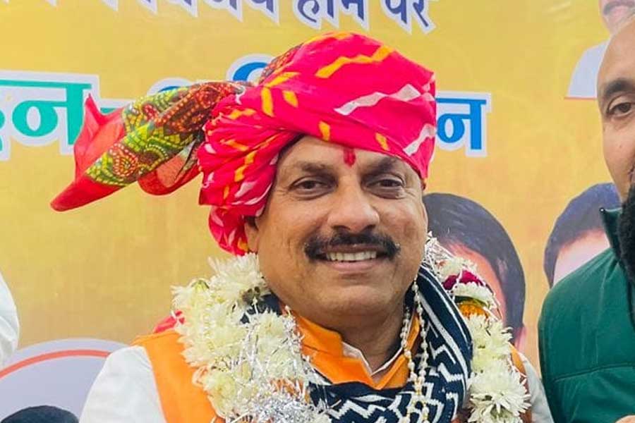 বিগত ৩০ বছর ধরে বিজেপির সঙ্গে যুক্ত মধ্যপ্রদেশের অনগ্রসর শ্রেণির অগ্রগণ্য নেতা মোহন। বিধানসভা নির্বাচনে তিন বার উজ্জয়িনী দক্ষিণ থেকে জিতে বিধায়ক হয়েছেন তিনি। তবে মন্ত্রিসভায় ঠাঁই পান ২০২০ সালে। এর আগে মধ্যপ্রদেশের শিক্ষামন্ত্রী হিসাবে দায়িত্ব পালন করেছেন মোহন।