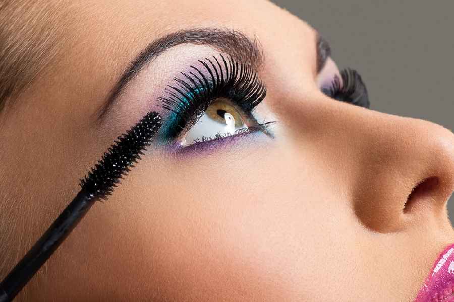 How cosmetics and makeup can affect your eyes.