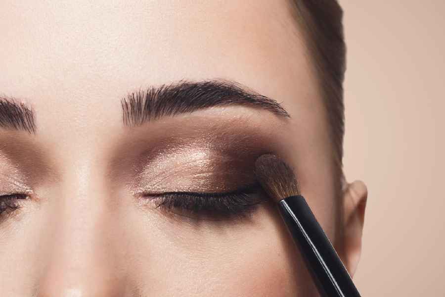 How cosmetics and makeup can affect your eyes.