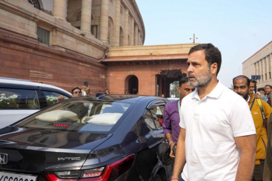 ঘটনাচক্রে, বুধবারই ছিল সংসদে হামলার ২২ বছর পূর্তি। ২০০১ সালে প্রধানমন্ত্রী অটলবিহারী বাজপেয়ীর জমানায় ১৩ ডিসেম্বর সংসদ ভবনে পাক মদতপুষ্ট জঙ্গিদের হামলায় ন’জন নিহত হয়েছিলেন। 