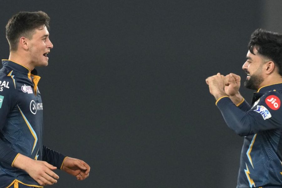 আফগানিস্তানের হয়ে টি-টোয়েন্টি কেরিয়ারে ৭১টি ম্যাচে ৭৪টি উইকেট নিয়েছেন তিনি। বাঁহাতি স্পিনার নুর দু’দিকেই বল ঘোরাতে পারেন।