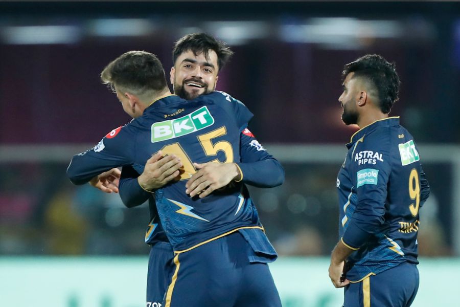 এ বারের আইপিএলের নিলাম হবে ১৯ ডিসেম্বর। দুবাইয়ে বসবে নিলামের আসর। সেখানে ভাগ্যপরীক্ষা হবে ৩৩৩ জন ক্রিকেটারের। প্রতিটি দলই নিজেদের ফাঁক ভরাট করার লক্ষ্য নিয়ে নামবে নিলামে।