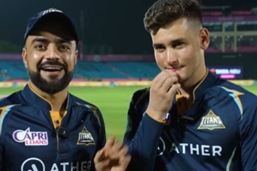 গত বারের নিলামে তাঁকে ৩০ লক্ষ টাকায় কেনে গুজরাত। এ বারও তাঁকে ধরে রাখা হয়েছে। অর্থাৎ, নুর সেই ৩০ লক্ষ টাকা পাচ্ছেন আইপিএলে।