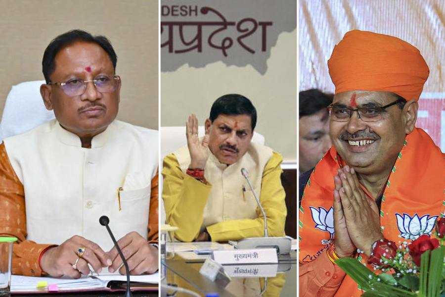 মধ্যপ্রদেশ, ছত্তীসগঢ় এবং রাজস্থানে যে জয় বিজেপি পেয়েছে, তাতে কোনও একটি রাজ্যে মহিলা মুখ্যমন্ত্রী করার ঝুঁকি নিতে পারত তারা। কিন্তু জাতপাতের অঙ্ক কষে তিন রাজ্যে অন্যান্য অনগ্রসর (ওবিসি) শ্রেণির মোহন যাদব, আদিবাসী বিষ্ণুদেও সাই এবং ব্রাহ্মণ ভজনলাল শর্মাকে বেছে নিয়েছে বিজেপি। 