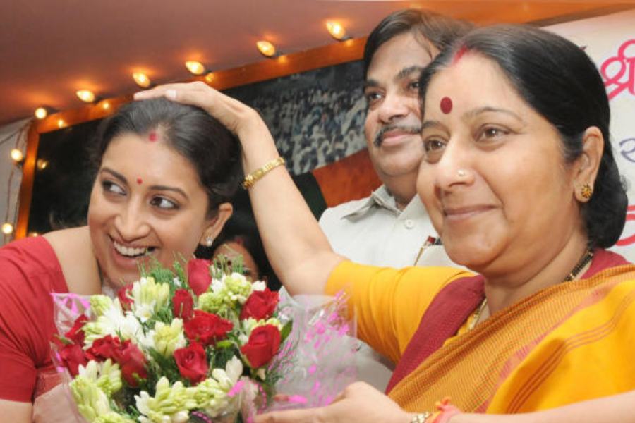 তবে বিজেপি এমন দাবি করতেই পারে যে, তারা ১১ জন মহিলাকে মন্ত্রী করেছে। যা অতীতে কখনও হয়নি। মোদীর প্রথম মন্ত্রিসভায় ১৭ জন মহিলা ছিলেন। সেটিই দেশে সর্বোচ্চ। 