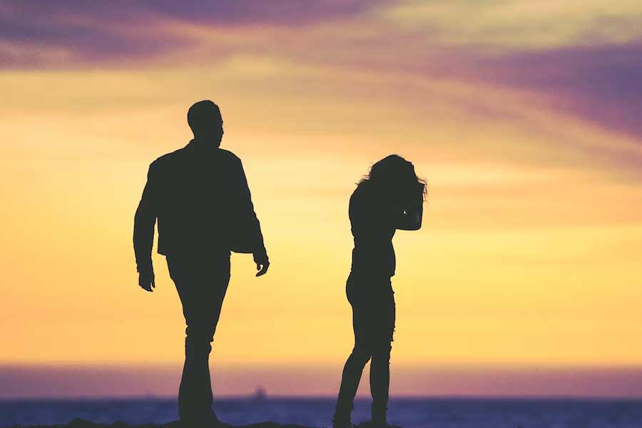 ওই টিভি অনুষ্ঠানেই ইয়োশিকি জানিয়েছেন, প্রথমে গোটা ব্যাপারটি নিয়ে ভাইবোনেরা খুবই দুশ্চিন্তায় ছিলেন। বাবা যদি রেগেমেগে চলে যান। মায়ের যদি অপছন্দ হয়। সব ভয়কে জয় করে পার্কে শেষ পর্যন্ত মুখোমুখি বসানো হয় একই বাড়ির দুই প্রবীণ সদস্যকে, যাঁরা ২০ বছর ধরে নিজেদের মধ্যে একটিও কথা বলেননি।