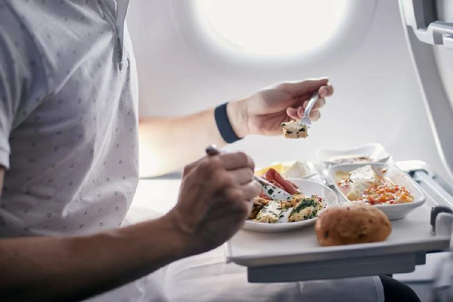 Know the reason why food tastes different in flight.