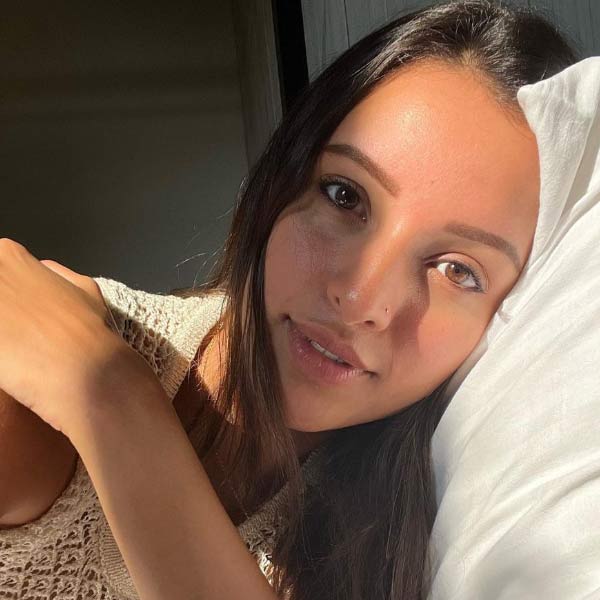 তৃপ্তির কথায়, ‘‘ছবির ওই দৃশ্য নিয়ে অনেক সমালোচনা হয়েছে। আমাকেও প্রথমে নাড়া দিয়েছিল সেটা। প্রথম কয়েকটি ছবিতে আমি সমালোচনার মুখে পড়িনি। এ বার তা-ই হল। সেটে যাঁরা ছিলেন, সকলে বোঝানোর চেষ্টা করে গিয়েছিলেন। তবে আমি মনে মনে ভেবে নিয়েছিলাম যে, যা করছি, ঠিক করছি। কারণ, এক জন অভিনেতা হিসাবে এ ধরনের অভিজ্ঞতার মধ্যে দিয়ে যাওয়া খুব স্বাভাবিক।’’