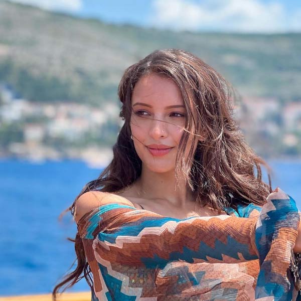 এ হেন তৃপ্তির জন্ম দিল্লিতে। ১৯৯৫ সালে। তৃপ্তির পরিবার আদতে উত্তরাখণ্ডের রুদ্রপ্রয়াগের বাসিন্দা। সমাজবিদ্যায় দিল্লির একটি কলেজ থেকে স্নাতক পাশ করেন তিনি। পুনের ফিল্ম এবং টেলিভিশন ইনস্টিটিউটে একটি কোর্সও করেন।