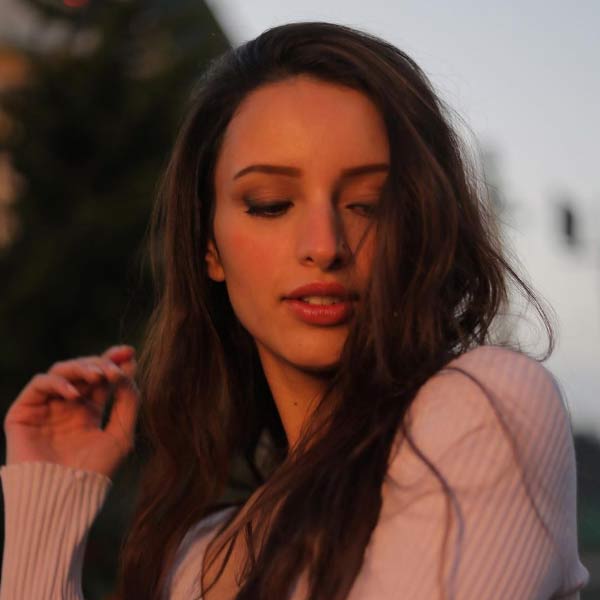 ২০১৪-১৫ সালে মডেলিংয়ে হাতেখড়ি। ২০১৬ সালে একটি ছবির জন্য অডিশন দিয়েও সুযোগ পাননি। ২০১৭ সালে সুযোগটা এসে যায়। ‘পোস্টার বয়’-এর সৌজন্যে।