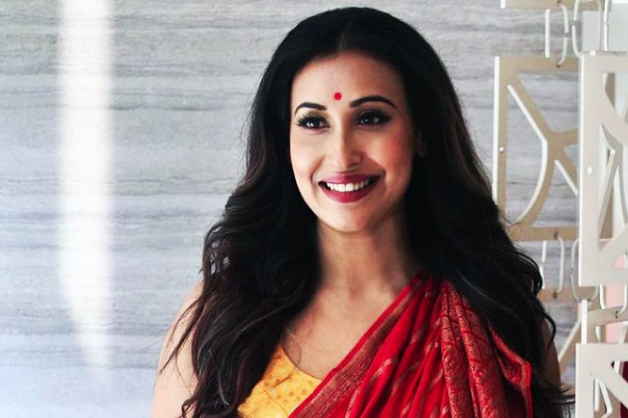 আনন্দবাজার অনলাইনকে সায়নী বলেন, “বিরিয়ানি, বেক্ড ফিশ— অনেক কিছুই ছিল মেনুতে। আমি খুব বেশি খেতে পারিনি বুধবার। তবে বৃহস্পতিবার প্রচুর বিরিয়ানি খেয়েছি। অনেক দিন খাওয়া হয় না। যদিও আমি এই খাবারটা একটু এড়িয়েই চলি। তবু প্রচুর খেয়েছি। আমি খুব উত্তেজিত। দারুণ লাগছে। সবাই এসেছে। বন্ধুরাও সবাই আছে।”