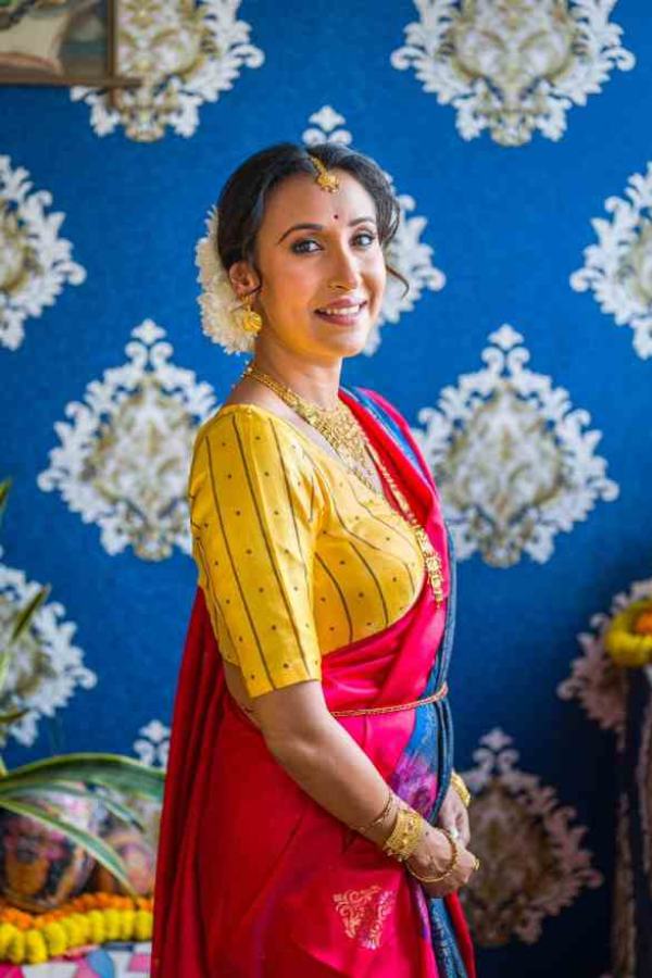 গত দু’দিন ধরে মেহন্দি, আইবুড়োভাত, গায়েহলুদ ধুমধাম করে পালন করেছেন নায়িকা। পরিকল্পনা মতোই বিয়ের অনুষ্ঠান সম্পন্ন হচ্ছে সায়নীর। 