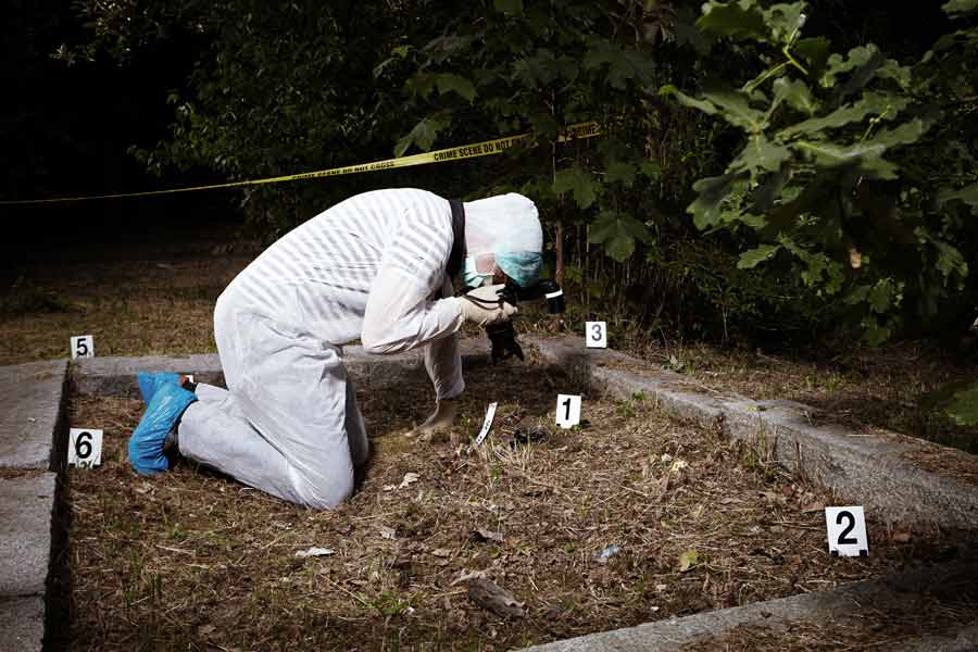 কিন্তু মৃতের শরীরে সায়ানাইড কোথা থেকে এল? এই প্রশ্ন বেশ ভাবিয়ে তুলেছিল তদন্তকারীদের। জোসেফ পরিবারের সদস্যদের জিজ্ঞাসাবাদ করা শুরু হয়। সেই সময় তদন্তকারীদের সন্দেহের তির ছিল জলির দিকে। তাঁকে নজরে রাখা শুরু করে পুলিশ। তাঁর গতিবিধি সন্দেহজনক ঠেকায়, জলিকে আলাদা করে জেরা করতে শুরু করে পুলিশ। সেই জেরার মুখে আসল সত্য বেরিয়ে আসে।