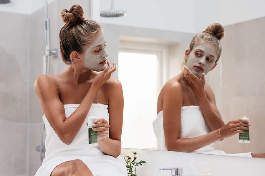 Three mistakes to avoid while applying any face pack.
