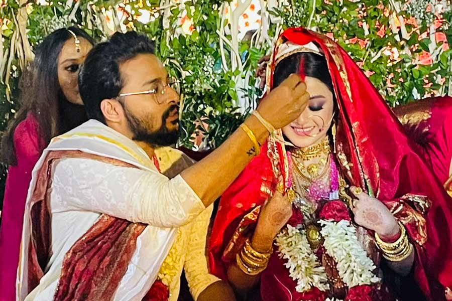 Tollywood actor Saurav Das got married to girlfriend Actress Darshana Banik