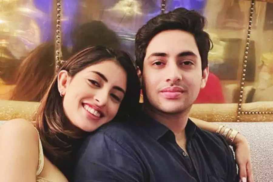 চলতি বছরের ডিসেম্বর মাসে নেটফ্লিক্স ওটিটি প্ল্যাটফর্মে মুক্তি পেয়েছে জ়োয়া আখতার পরিচালিত ‘দ্য আর্চিজ়’ ছবিটি। শাহরুখ খানের কন্যা সুহানা খান, শ্রীদেবীর কন্যা খুশি কপূরের পাশাপাশি এই ছবির হাত ধরে অভিনয়জগতে আত্মপ্রকাশ করেন অমিতাভ বচ্চনের নাতি অগস্ত্য নন্দও।