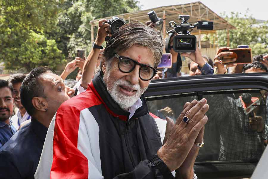 দাদার বান্ধবী রমোলার সঙ্গে সাত পাকে বাঁধা পড়েন অজিতাভ। ‘কৌন বনেগা ক্রোড়পতি’র একটি পুরনো পর্বে অমিতাভ জানিয়েছিলেন, অজিতাভের জন্যই তাঁর মাথায় অভিনয়ের পোকা নাড়া দিয়ে উঠেছিল।