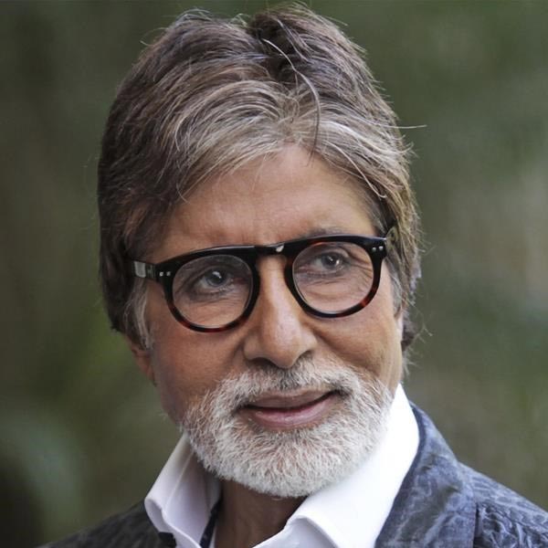 বলিপাড়ার অন্দরমহল সূত্রে খবর, অমিতাভ নাকি তাঁর প্রতীক্ষা বাংলোটি দিতে চেয়েছিলেন অজিতাভকে। কিন্তু অজিতাভ তা নিতে চাননি। বর্তমানে ১৬৬ কোটি টাকার সম্পত্তি রয়েছে অজিতাভের। অতীতের দূরত্ব সরিয়ে অমিতাভের সঙ্গে সৌজন্যমূলক সম্পর্ক রয়েছে অজিতাভের।