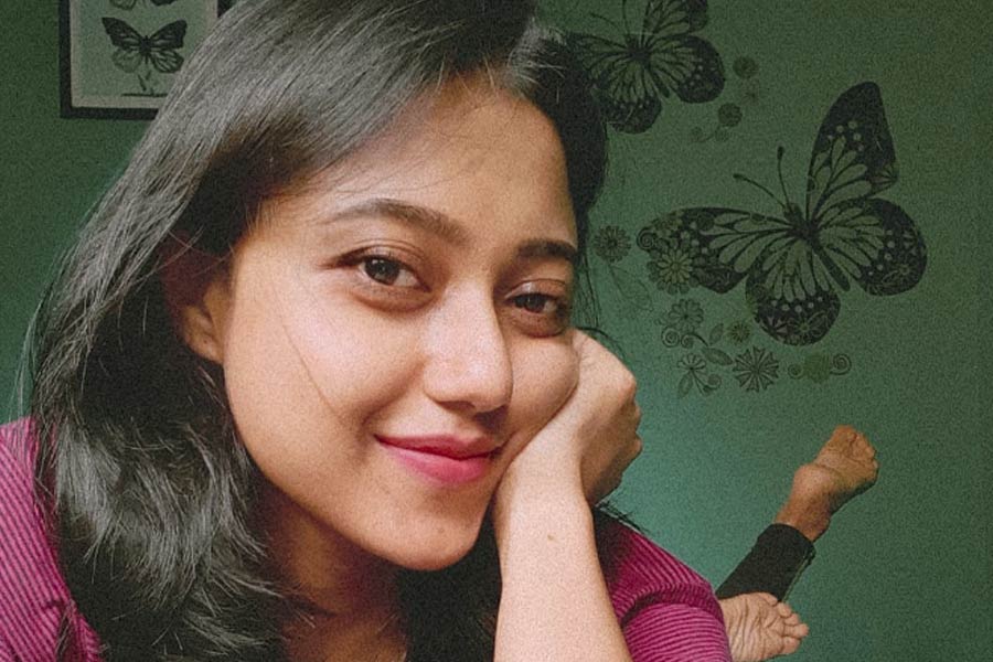 প্রতীকের হাত ধরেই সক্রিয় রাজনীতিতে প্রবেশ করেন কলেজপড়ুয়া পাপিয়া। তৃণমূল নেতৃত্বের একাংশের মতে, পাপিয়ার কাউন্সিলর হওয়াতেই অনেকটাই প্রতীকের অবদান আছে। তৃণমূলের স্থানীয় কর্মীরা বলছেন, প্রতীককে দেখেই পাপিয়াকে ভোট দিয়েছেন তাঁরা।