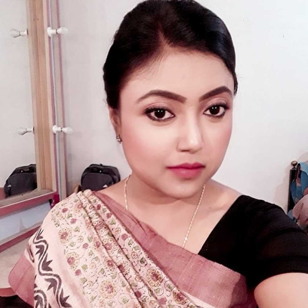 তৃণমূল যুবনেতা প্রতীকের বিরুদ্ধে কাউন্সিলর পাপিয়ার আরও অভিযোগ রয়েছে। তিনি দাবি করেন, তাঁর নাম করে টাকা তুলেছেন প্রতীক। এলাকার খাসজমি দখল করে বিক্রি থেকে তাঁর নাম করে ঠিকাদারদের কাছ থেকে টাকা তোলা— বিভিন্ন অনৈতিক কাজ করা হয়েছে তাঁর নাম করে। পাপিয়ার কথায়, ‘‘২০২০ সালে করোনা পরবর্তী সময় থেকে প্রতীক এবং আরও বেশ কয়েক জন তৃণমূল নেতা অসাধু কাজে যুক্ত হন। এবং আমাকে তাঁদের শিখণ্ডি হিসাবে ব্যবহার করা শুরু করেন।’’